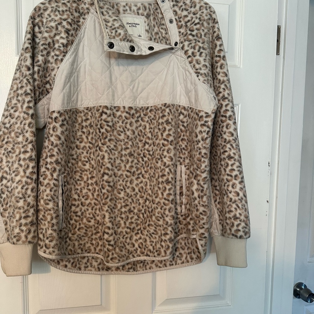 Abercrombie & Fitch Leopard Print Quilted Pullover
